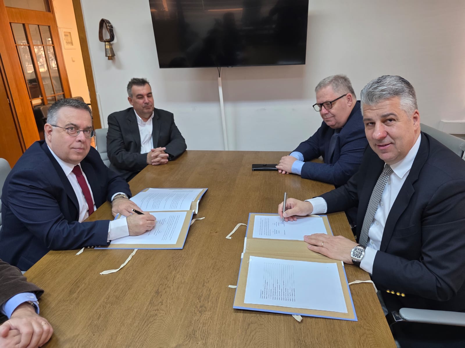 Μνημόνιο συνεργασίας υπέγραψαν ο Περιφερειάρχης Ανατολικής Μακεδονίας και Θράκης Χριστόδουλος Τοψίδης και ο Γραμματέας Αποκεντρωμένης Διοίκησης Μακεδονίας – Θράκης Δημήτριος Γαλαμάτης
