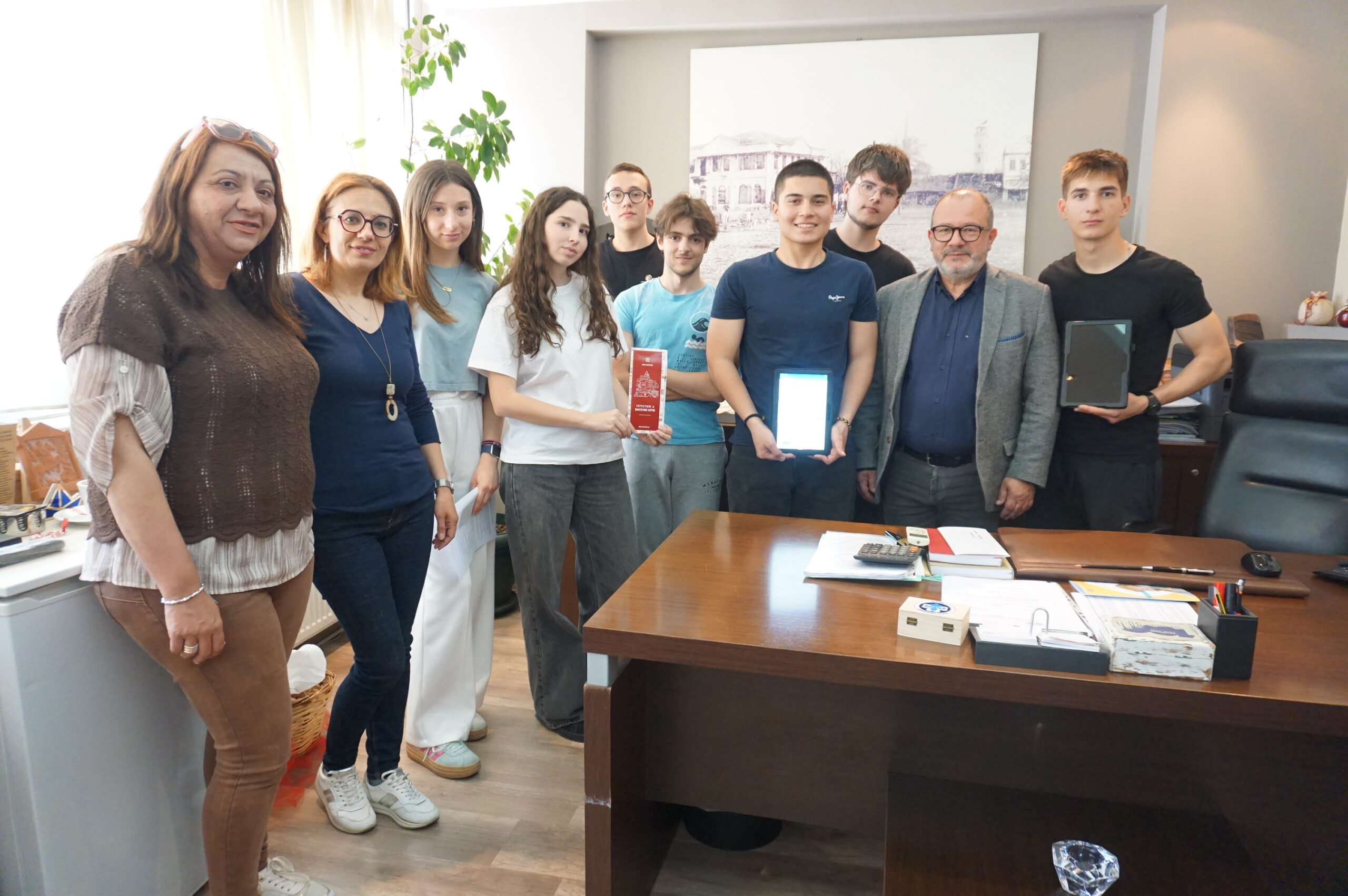 Κομοτηνή:μαθητές του 3ου Πειραματικού ΓΕΛ δημιούργησαν εφαρμογή διαδραστικής ξενάγησης στα Μνημεία της Κομοτηνής-Την παρουσίασαν στο Δήμαρχο Κομοτηνής